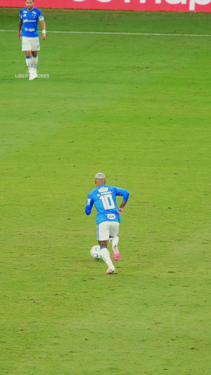 🤨 Quantas vezes você viu o golaço do Arroyo na CONMEBOL #Libertadores? 🙂‍↕️ Sim! #GloriaEterna | Cruzeiro 🦊
