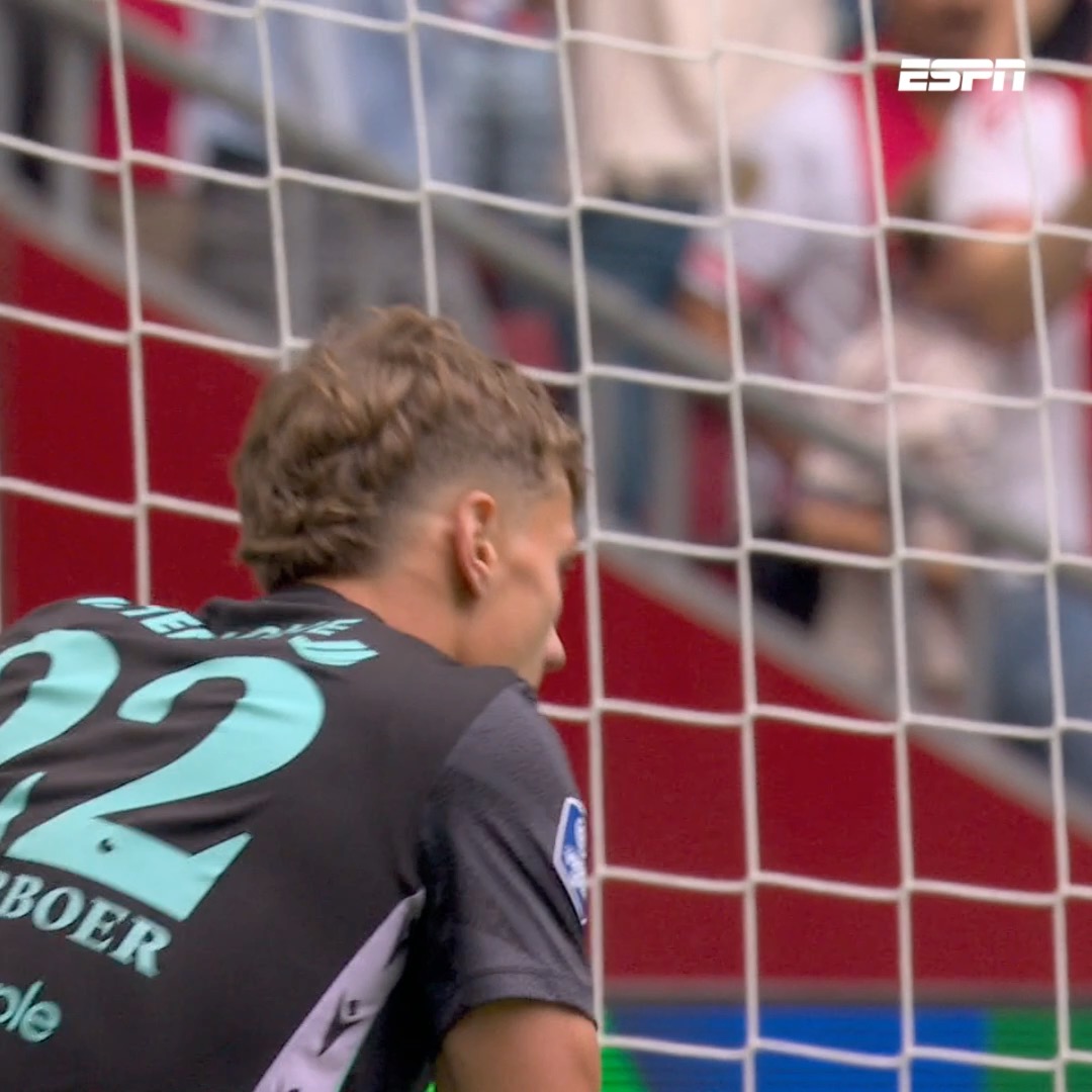 Bernt Klaverboer helpt Ajax een handje 🫣 #ajahee