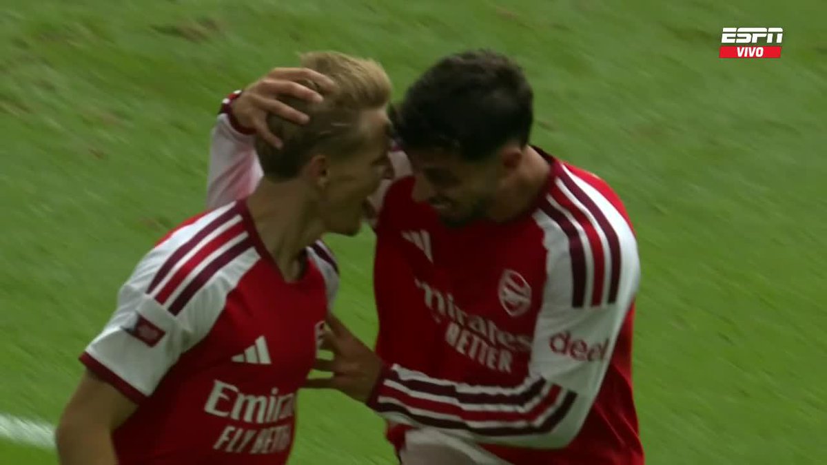 Ni Haaland ni Maresca encuentran respuestas: Martin Odegaard sacó toda su calidad a la cancha, dejó desparramado a Donnarumma y puso el 3-0 de Arsenal sobre Manchester City en el duelo por la Community Shield. 📺 #DisneyPlus Plan Premium