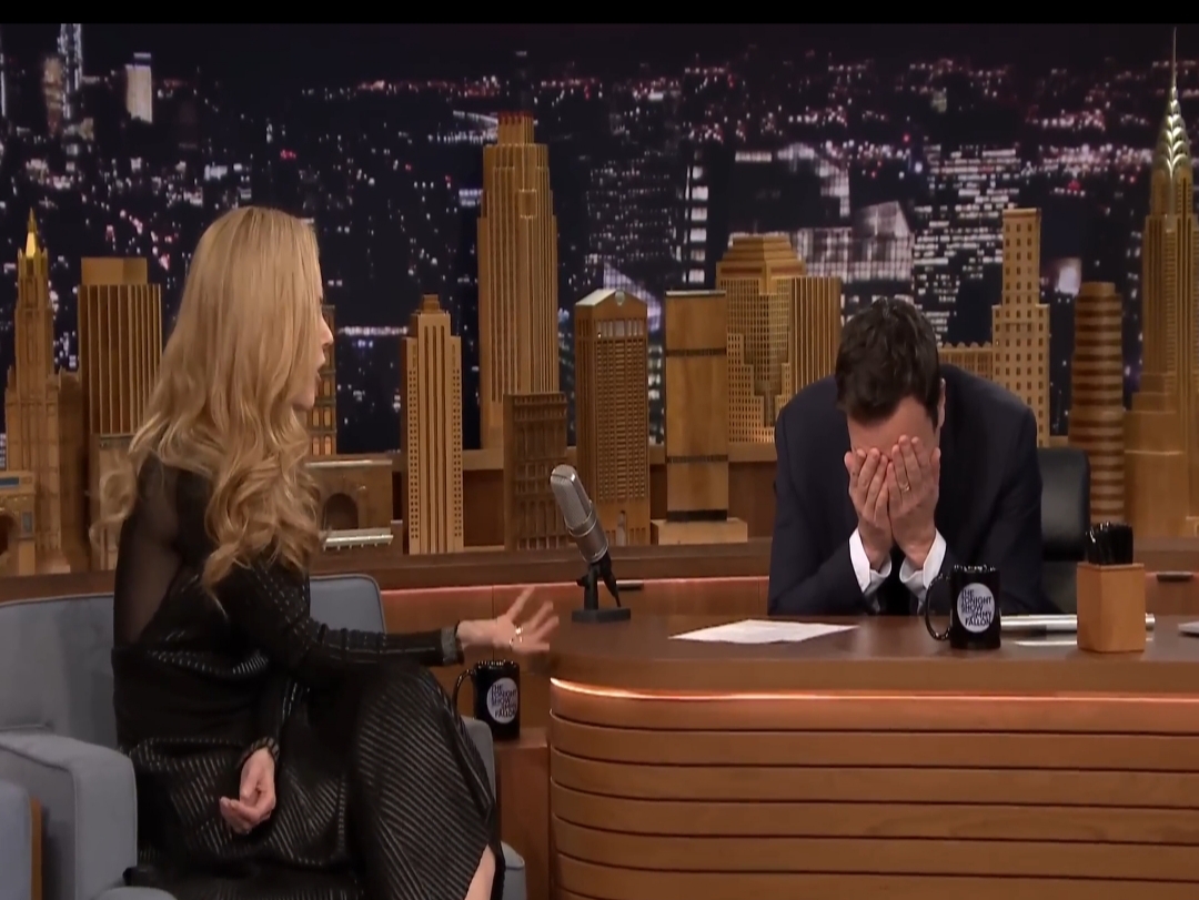 Jimmy Fallon went through 5 stages of grief during this whole interview. Nicole Kidman casually mentions she liked him and expects the conversation to go on as though nothing happened while Jimmy is having a heart attack. It got even worse because she thinks she is gay, Jimmy's soul left the cha. this 4 minutes is more romantic and tragic than a million netflix movies