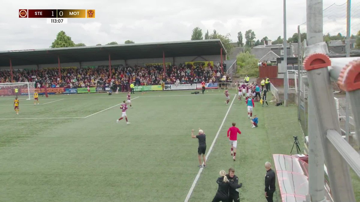 Scenes at Ochilview! 🤯 Euan O'Reilly with an extra-time goal to put Stenhousemuir FC ahead against Motherwell 🔥 #PremierSportsCup