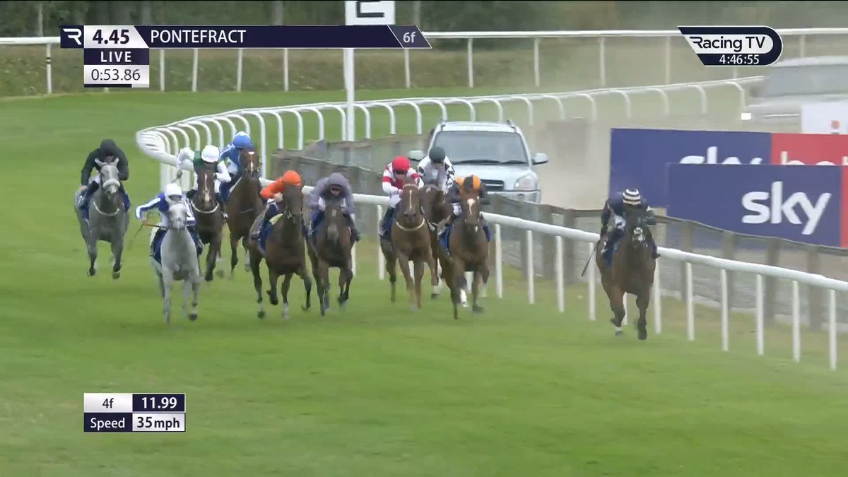 Wow - America Queen 😍 A queen is crowned in the Listed PontefractRacecourse contest for Richard Hughes and Danny Tudhope 👑 Sky Bet | British EBF