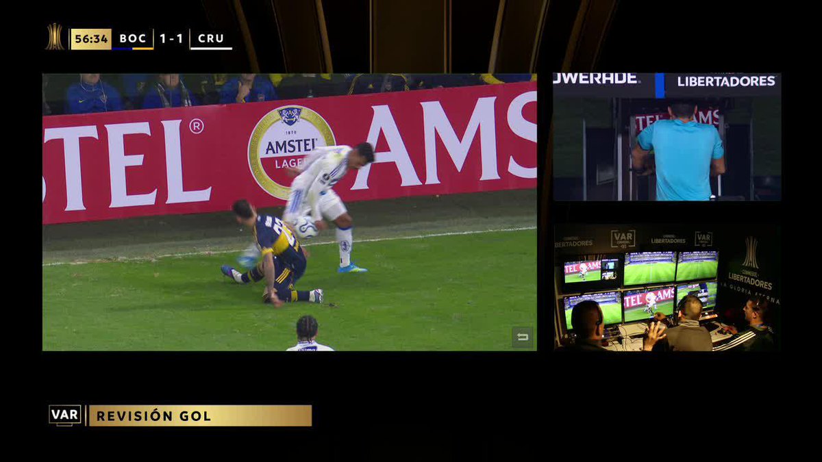 Y acá les dejo otra mano casual que correctamente no se cobró y terminó en gol de Cruzeiro ante Boca. A Kaiki le queda la pelota para desbordar luego de un rebote accidental en su puño y Valenzuela no la sancionó. Incluso fue insólito el llamado del VAR en este caso. Lástima que después invalidó incorrectamente el gol agónico de Merentiel por mano casual de Delgado, pero ese es otro tema…