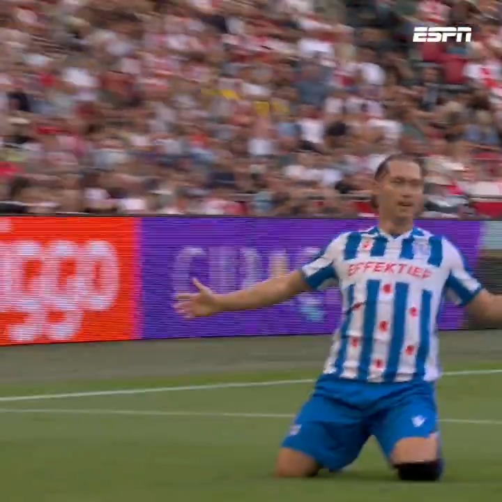 Maxence Rivera ramt de gelijkmaker tegen de touwen! 💥 #ajahee