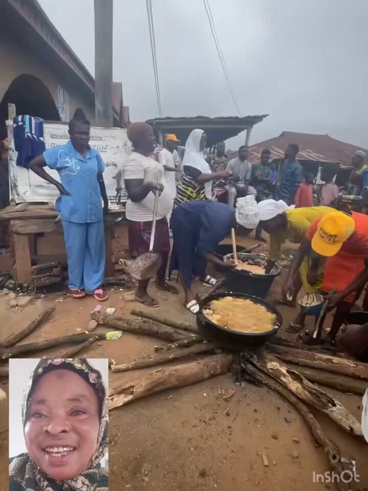 Osun state Accord supporters have started frying Akara to mokc Ero Arike 😭💔