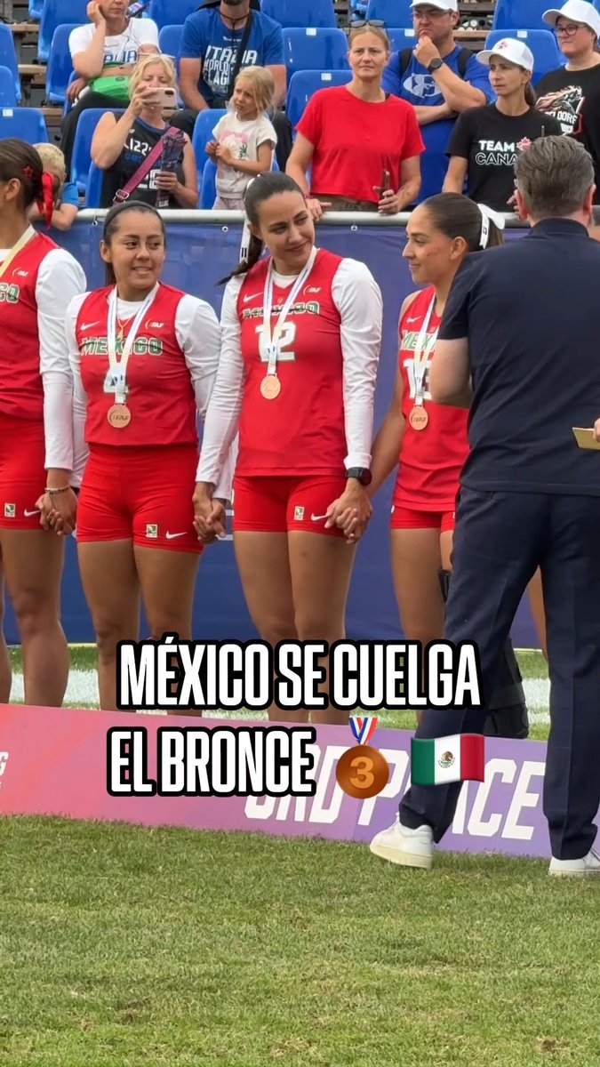 ¡VIVA MÉXICO!🥉🇲🇽 Así la alegría de la selección mexicana tras recibir la medalla de bronce y el boleto a los Juegos Olímpicos. 👏 👏 👏