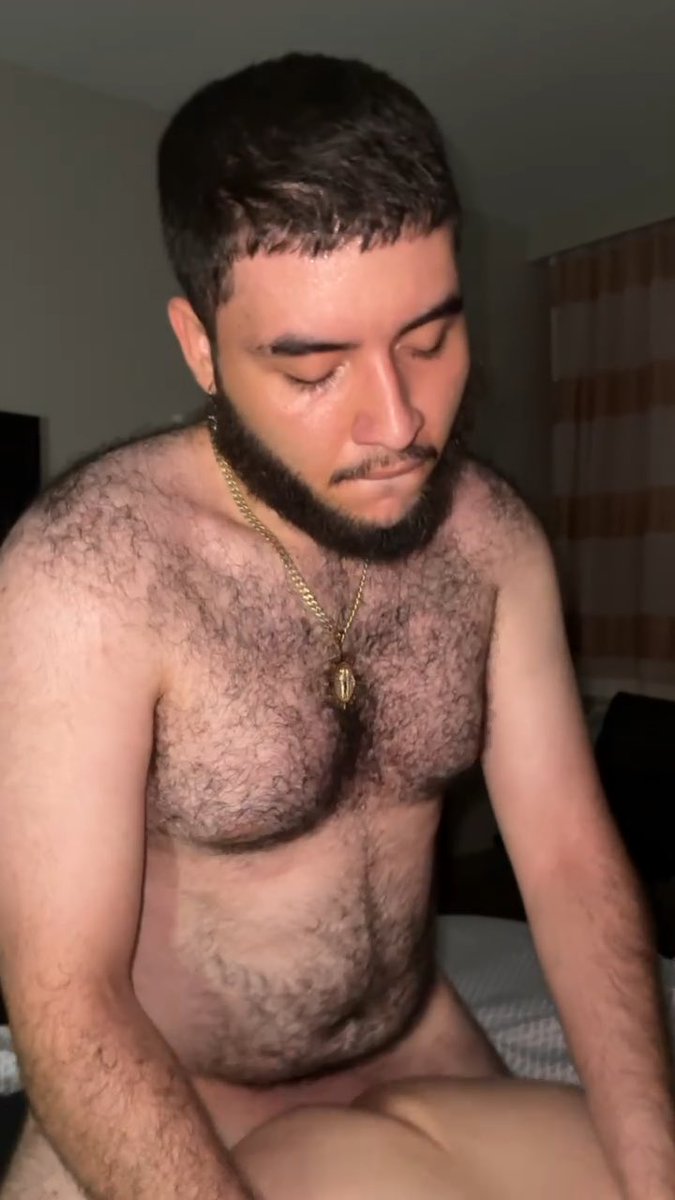 She’s sucking while he’s fucking 🤭 I love a good hairy Cuban😈