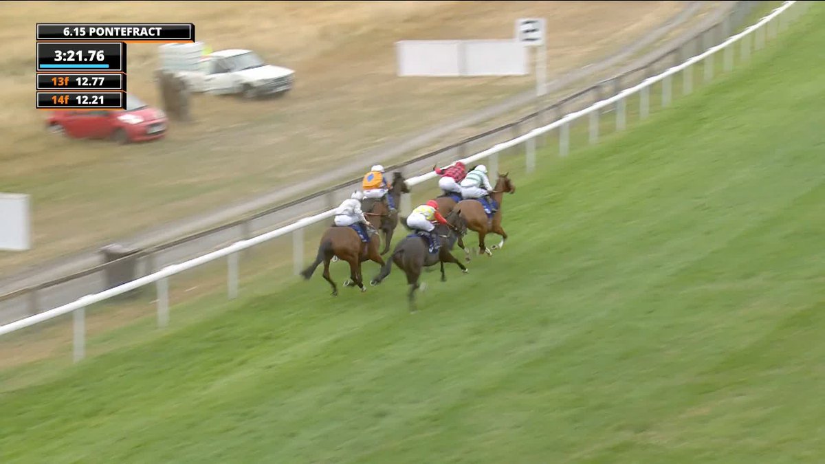 Another big payday! 💰 Letsbefrank wins the Sky Bet Extra Places Handicap scooping up the £100k bonus for the second time at the Sunday Series! 🥇 Jim Goldie Racing