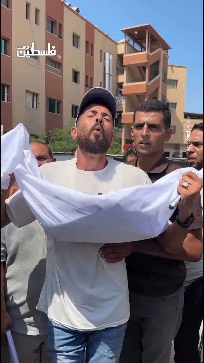"وصلوا صوتنا؛ خليه يوصل احنا تعبنا".. وقفة لمرضى وجرحى غزة ومبتوري الأطراف للمطالبة بفتح المعابر وتمكينهم من السفر للعلاج وتركيب الأطراف الصناعية.