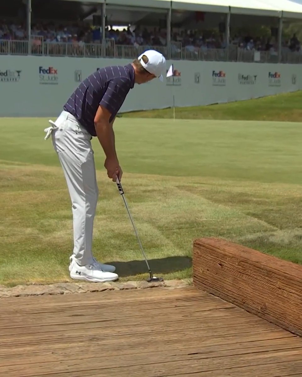 An unfortunate landing spot for Jordan Spieth's tee shot leads to a bogey. He is now projected No. 51 in the FedExCup. The top 50 advance to next week. 📺 CBS