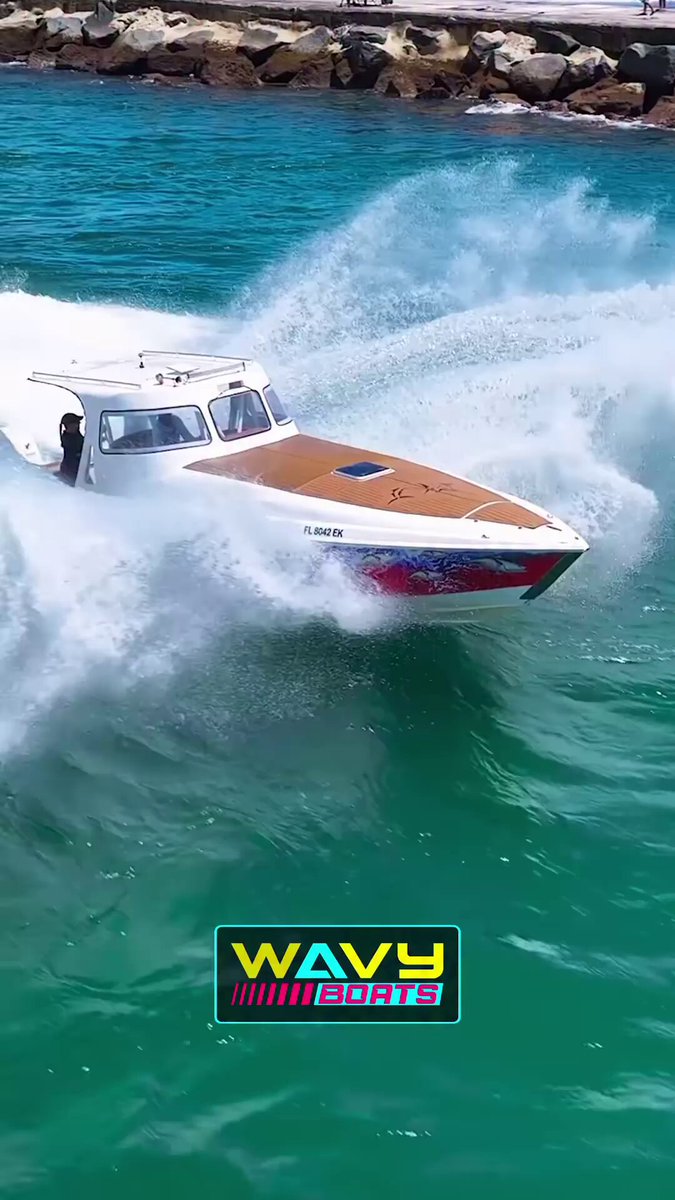 South Florida inlet season hits different 🇺🇸🌊 Captain turns the boat into a full submarine at Haulover 🚤💦 Boat & windshield: PASSED ✅ Captain: absolute FAIL❌ 😂🤣 Who else has taken one over the bow like this? #HauloverInlet #BocaInlet #WavyBoats #BoatFail #SouthFloridaBoating