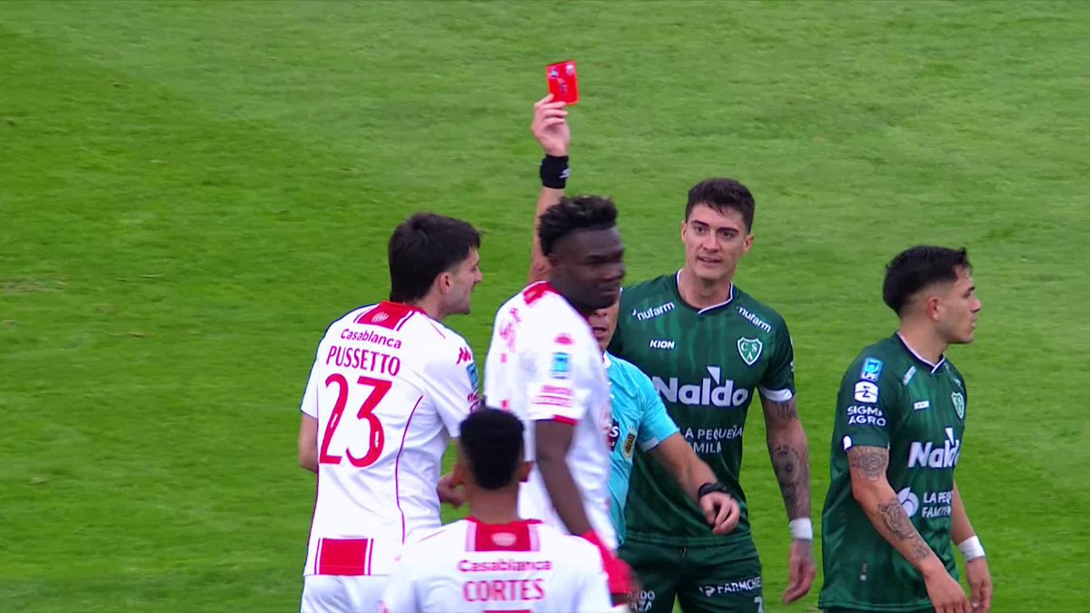 🟥🫤 ¡VIO LA ROJA! 🇪🇨 Jordy Caicedo reaccionó con un cabezazo contra Insaurralde y el central lo expulsó, en la derrota parcial de Huracán ante Sarmiento. ▶️ Mira nuestros partidos de la 🇦🇷 #LigaProfesional en el Plan Premium de #DisneyPlus