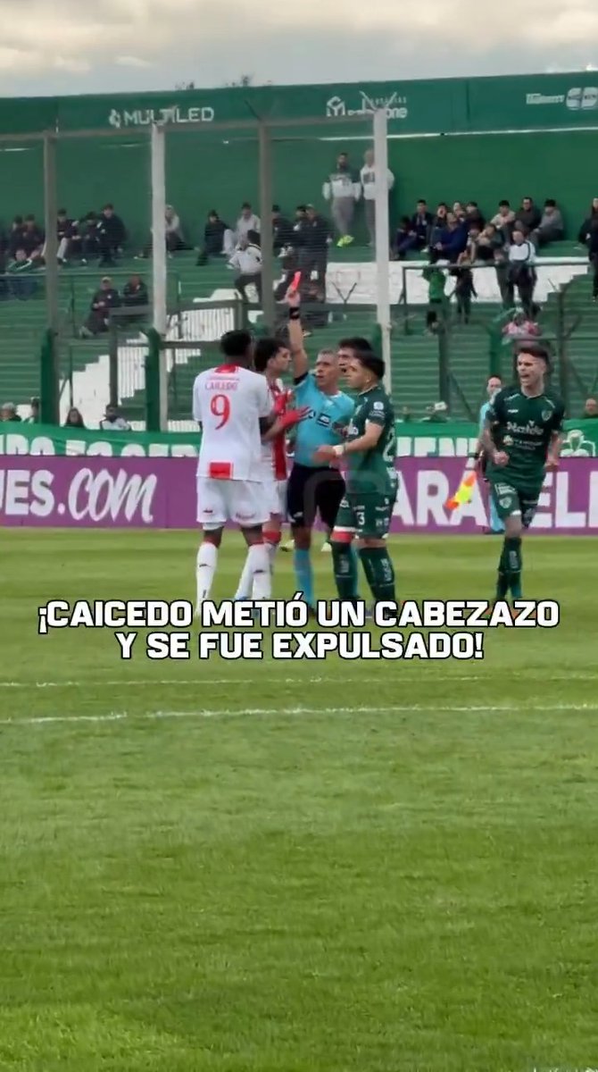 ¡JORDY CAICEDO LE METIÓ UN CABEZAZO A INSAURRALDE Y SE FUE EXPULSADO! El ecuatoriano reaccionó a un empujón y dejó con 10 a Huracán vs. Sarmiento en Junín.