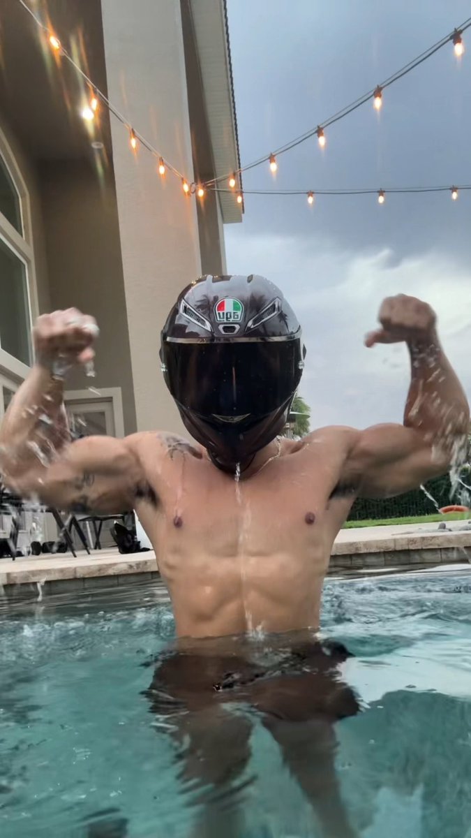 Wyd if you're in the pool and I come up underneath you and do this? 💦