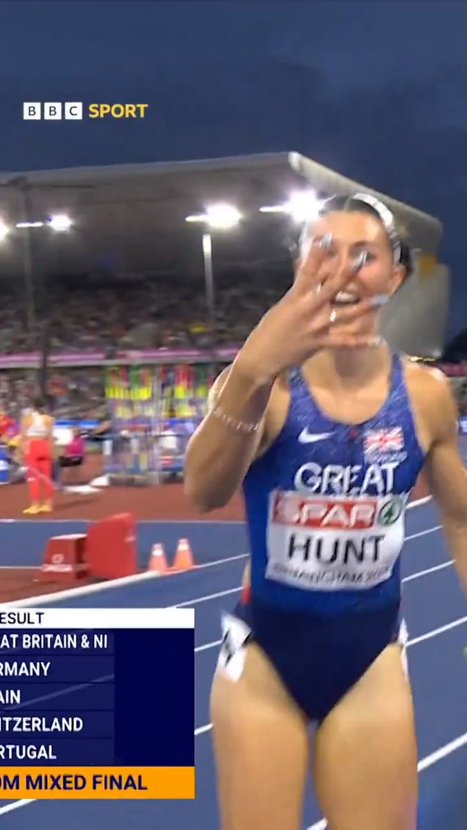 🤩 The moment Amy Hunt became the first athlete to win four European golds at the same Championships as GB win the mixed 4x100 relay 🇬🇧 🥇