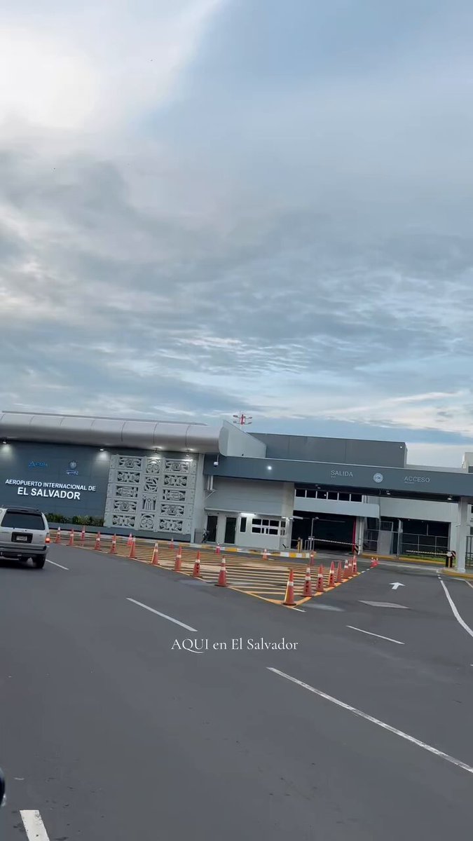 Miren que bonito el Aeropuerto Internacional. 😍🇸🇻