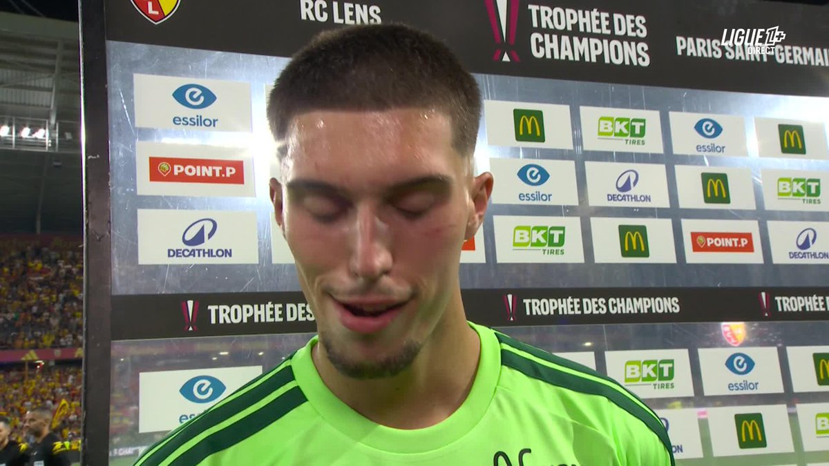 🗣️ Robin Risser : "À 10 on va à la guerre, à 9 on va la guerre, à 8 on va à la guerre !" L'immense joie du gardien lensois après la victoire face au PSG. #TrophéedesChampions