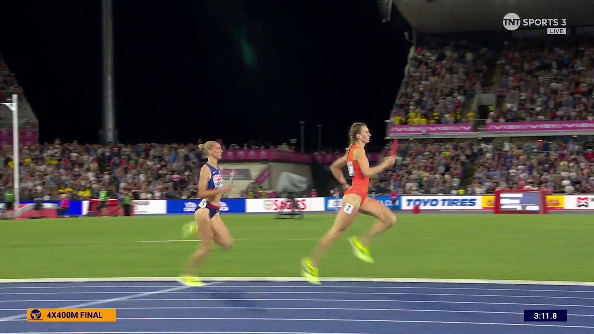 Dutch hat-trick! 🥇🥇🥇 Femke Broeders-Bol crosses the line to secure the Netherlands' third European women's 4 x 400m relay title in a row! 🇳🇱