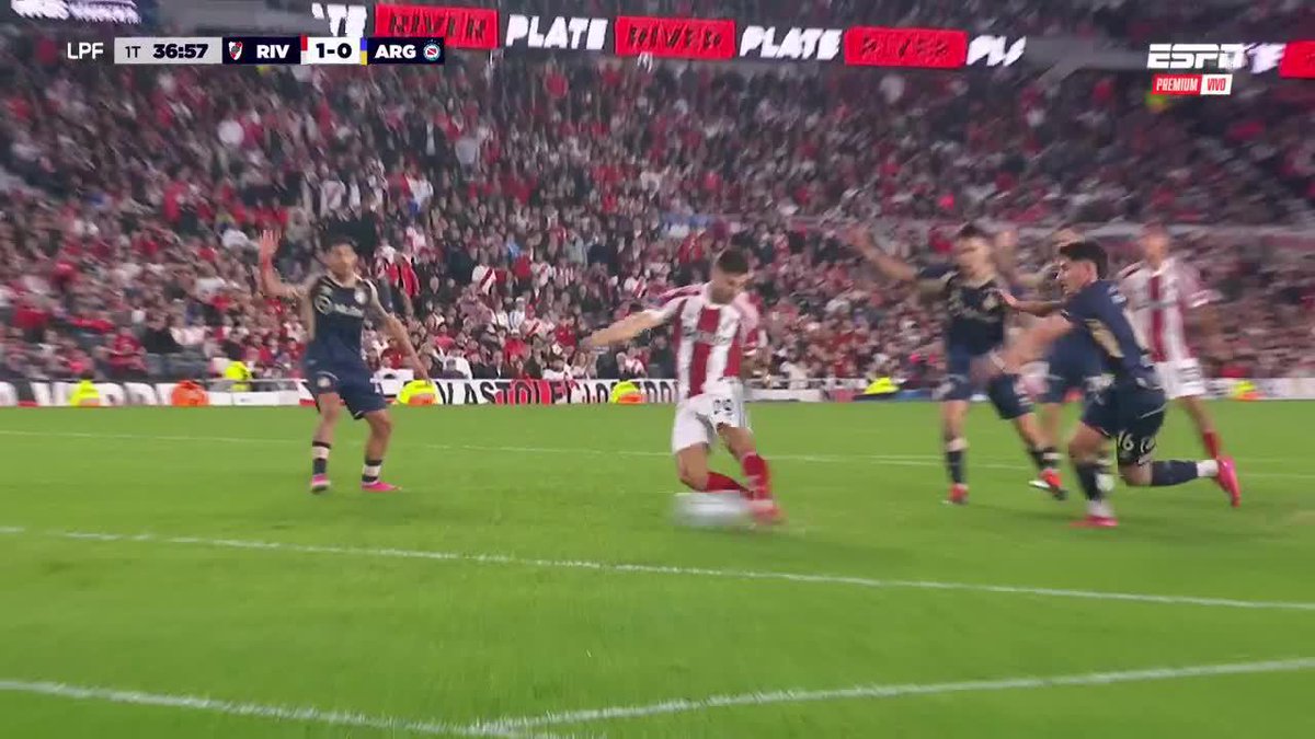 ¡SE JUNTARON LOS REFUERZOS! Centro de Correa y pase de Almada para que Montiel anote el primer gol de River vs. Argentinos. 📺 ESPN Premium | Suscribite al Pack Fútbol en