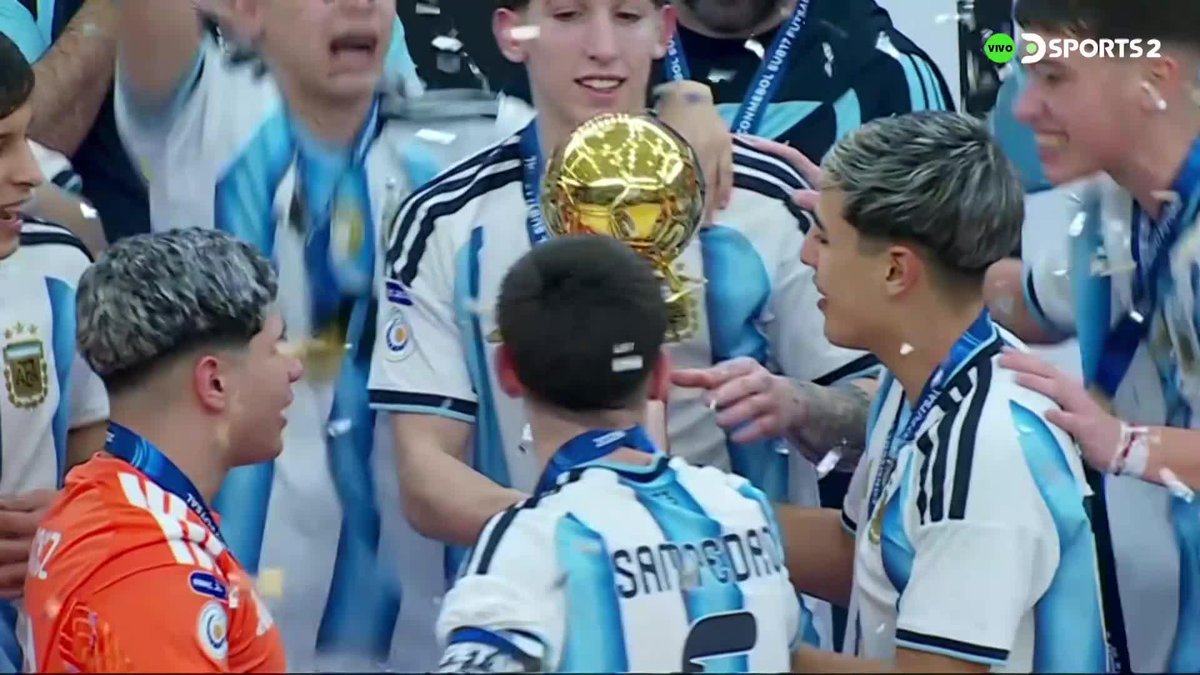 ¡¡AQUÍ ESTÁ EL NUEVO CAMPEÓN DEL #Sub17FSEnDSPORTS!! Argentina levantó el trofeo y se consagró en #FutsalEnDSPORTS por tercera vez.