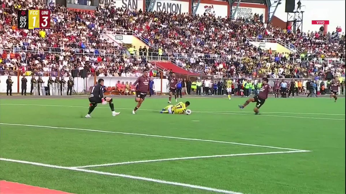 🔴 TARJETA ROJA PARA SANTAMARÍA Y PENAL PARA FC CAJAMARCA #FCCajamarca 1-3 #Universitario 📺 Conoce cómo ver L1MAX en vivo 👉 #L1MAX #Liga1 #TorneoClausura2026