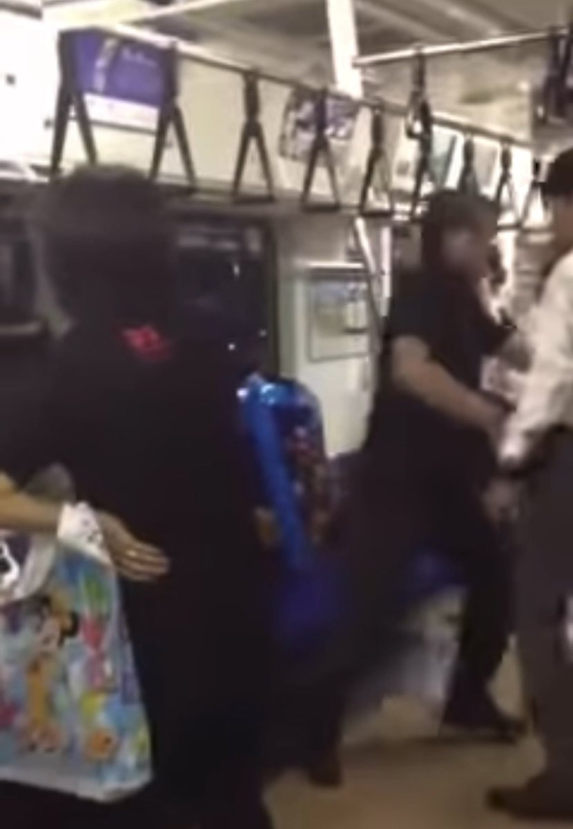 高校生ＶＳおじさん、おばさん おばさんディズニー帰りか…