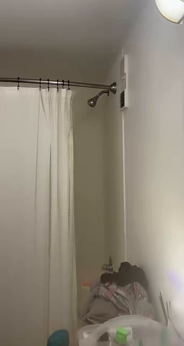 Thug stroking dick 🍆 in shower 🧼🚿 on live