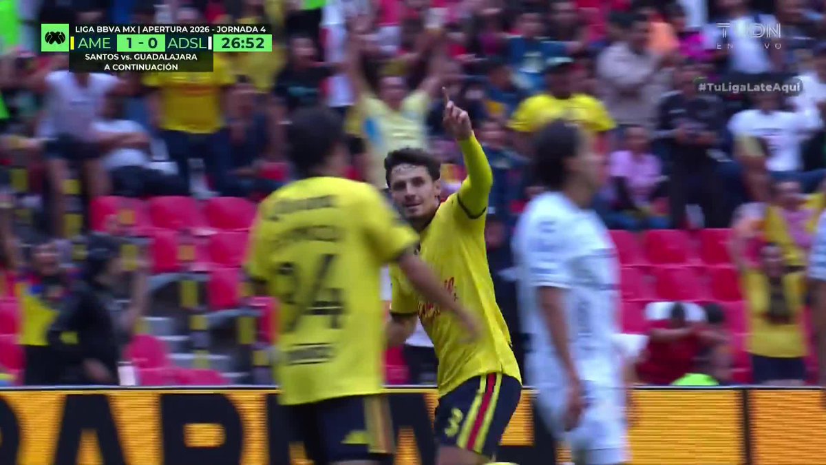 ¡¡Golazo del América!! Veiga saca este tremendo zurdazo con el que se abre el marcador.