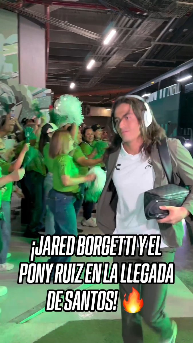 Hasta Jared Borgetti y el Pony Ruiz recibieron a los jugadores de Santos ๐ Ambientazo en la Comarca Lagunera para el duelo contra Chivas ๐ฅ No te pierdas este partidazo por ESPN y #DisneyPlus Premium