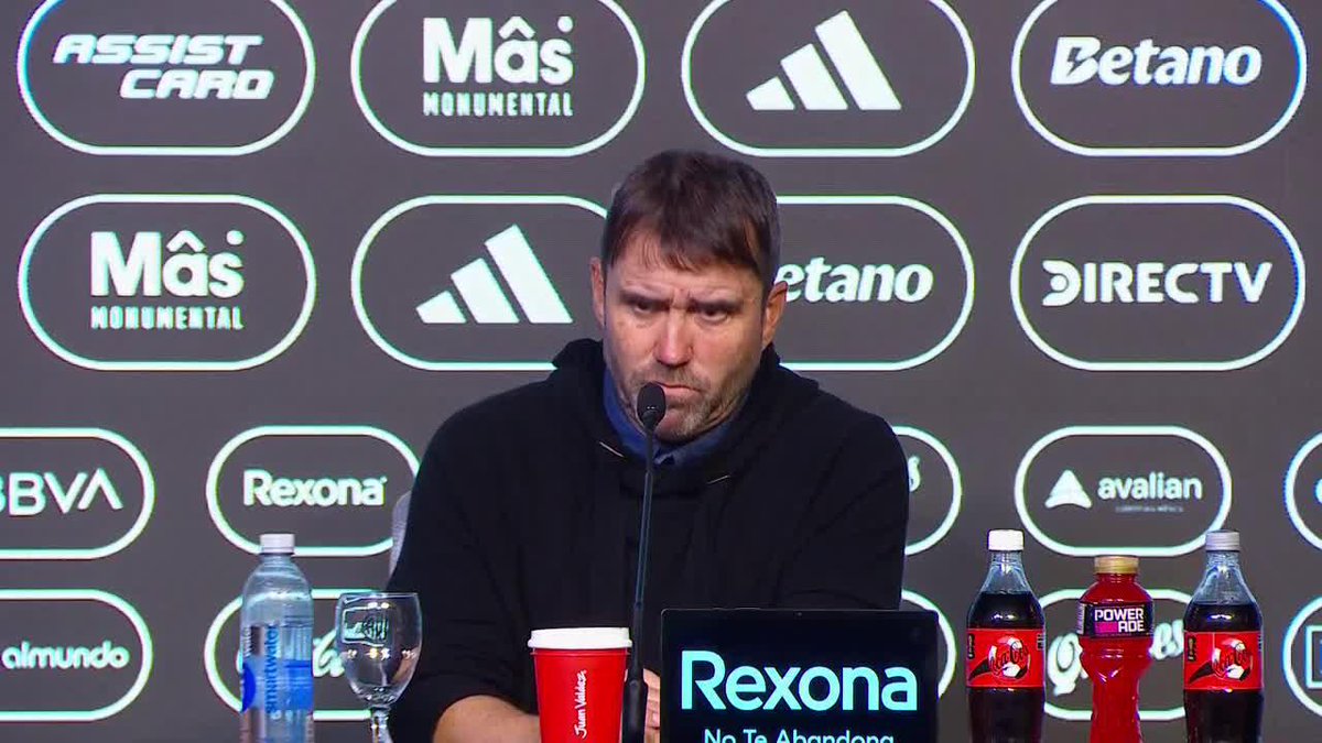 “NO TE CONFUNDAS. SOY RESPETUOSO PERO NO BOLUDO” El TENSO CRUCE entre Eduardo Coudet y el "Tano" Santarsiero después de que el periodista le diga que se tomó con “liviandad” las derrotas de River.