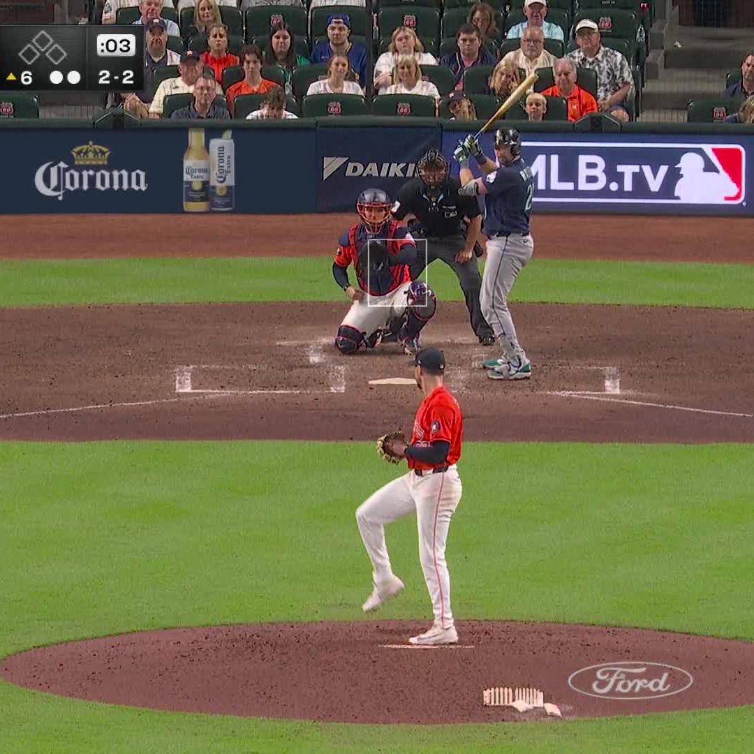 Cal Raleigh JUST clears the wall to add on to the Mariners lead! 📺 Sunday Night Baseball on NBC &amp; Peacock
