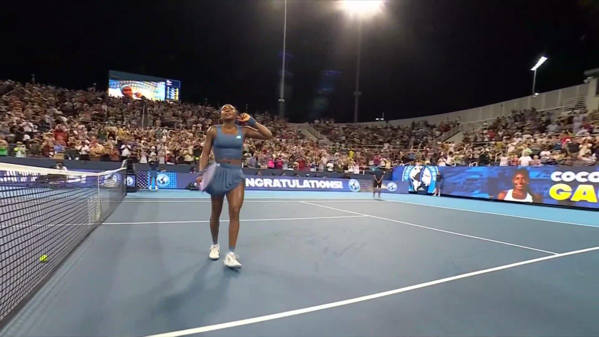 Simply INCREDIBLE 😮 Coco Gauff fights back from a set down to wow the Cincinnati crowd. She defeats Samsonova 2-6, 6-4, 6-1 👏 #CincyTennis