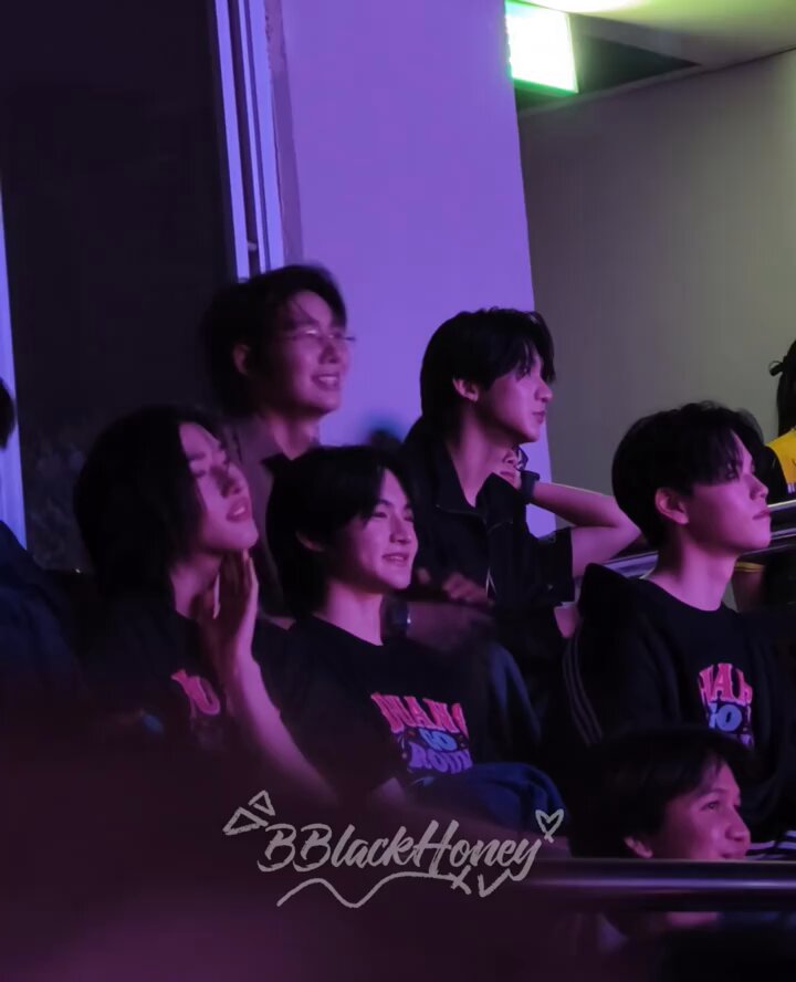 Namping covered Pete's eyes during NorthOtto's ending performance 😆