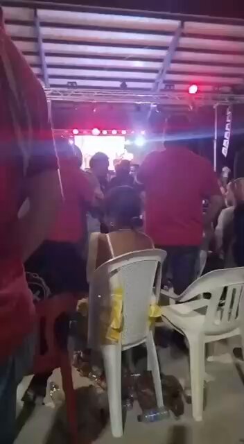 La parranda de Martha Peralta en La Estrella La Guajira este fin de semana fue amenizada por José Jorge Oñate (hijo de Jorge Oñate). Tambié estuvo acompañada de Nera Robles, alcaldesa de Albania, la misma de las Ollas scomunitarias denunciadas por El Expediente