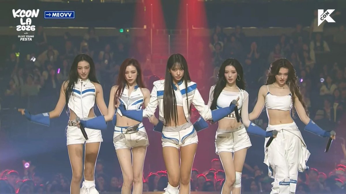 MEOVV performing DDI RO RI at KCON LA