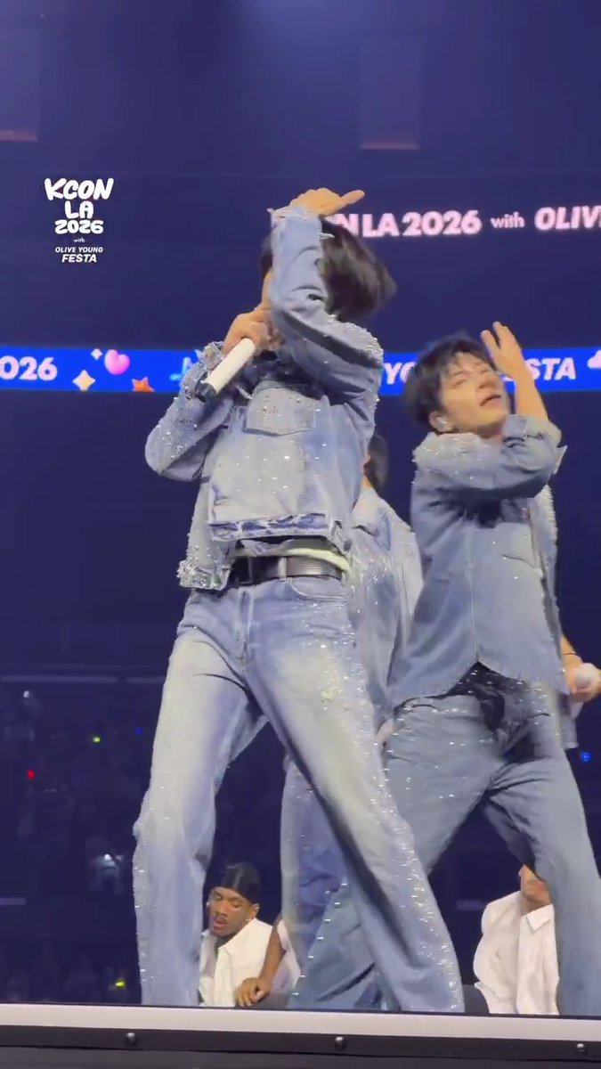 [#KCONLA2026] ON STAGE NOW⚡M COUNTDOWN STAGE 💜 DAY 3 #TOMORROW_X_TOGETHER, making memories we’ll never forget. TXT OFFICIAL - KCON LA 2026 AUG 14-16 Arena, LA Convention Center Let’s #KCON