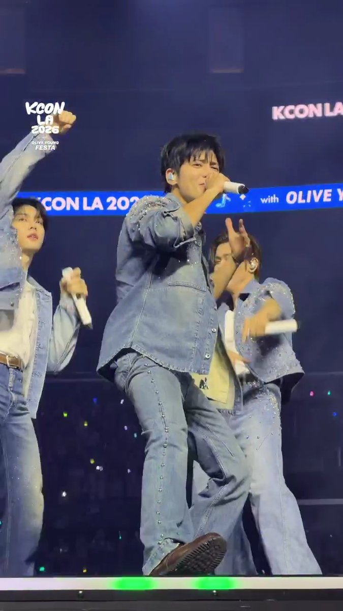 [#KCONLA2026] ON STAGE NOW⚡M COUNTDOWN STAGE 💜 DAY 3 #TOMORROW_X_TOGETHER, making memories we’ll never forget. TXT OFFICIAL - KCON LA 2026 AUG 14-16 Arena, LA Convention Center Let’s #KCON