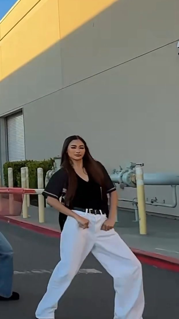 Aiah bakit tawang tawa ka dito eh ang pogi nga ng crush mo? 🙂‍↔️