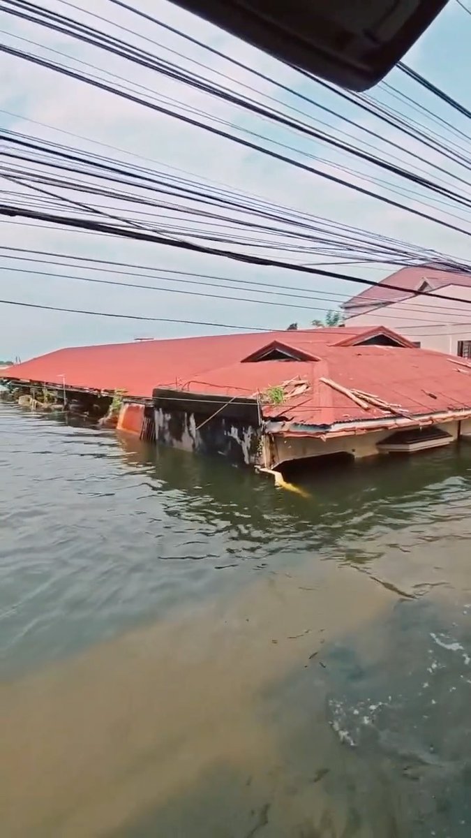 BUBONG NALANG KITA. Only the #rooftops of some houses remain visible as deep #floodwaters inundate communities along MacArthur Highway 2 from Apalit toward Macabebe, Pampanga, on Monday, 17 August 2026. The severe flooding comes as persistent rains brought by the southwest monsoon continue to affect parts of Central Luzon. | Don Rey TV #dailytribune