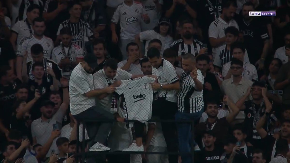 ⚫⚪ Beşiktaş'ın Necip Uysal'a vedası 🙏 "Oyuncular değişti, teknik adamlar değişti, yönetimler değişti, formalar değişti. Yıllarca değişmeyen Necip'ti... Çünkü o siyah-beyazlı formanın ta kendisiydi." 🎙️ Murat Yenersoy #BJKvEYP #beINSPORTS
