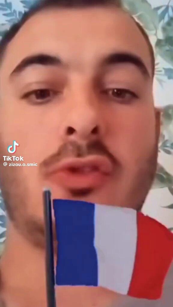 🚨🇫🇷RN | « MÉLENCHON, JE VEUX LE CLAQUER AU SOL » 👉🏻 Encore un électeur émotif du RN en roue libre, qui prône la violence, avec un problème évident de diction ou d'addiction, voire psychologique ... personne ne le sait 😅 🤷 Vous voulez vraiment devenir/rester électeur du RN ?