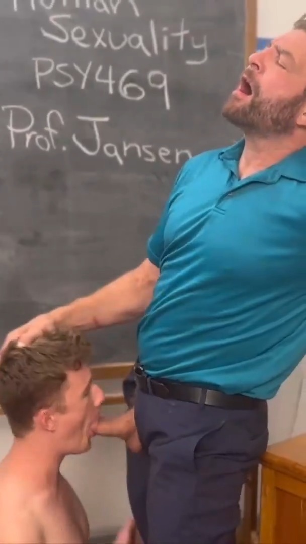 When the bully gave one correct answer in your class #gay #gayporn #professor #classroom #breeding #teacher #student