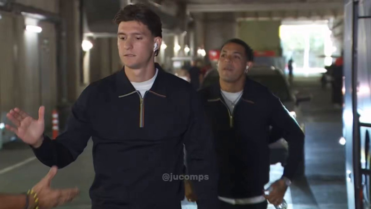 🔹Il y a 11 mois, le "pire joueur de l'histoire de l'OM" permet au club phocéen de s'imposer au Vélodrome en L1 face au PSG, du jamais vu depuis 2011. 🔹11 mois plus tard, Bruno Genesio, comme tout ses prédécesseurs, compte sur lui.