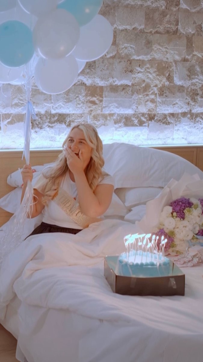 The girls have a special surprise for Saffron's birthday 😉 #TOWIE