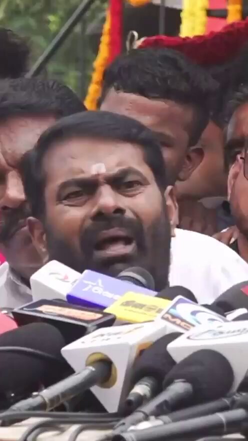 சட்டசபையில் முன்னாள் முதல்வர் கருணா நிதியை , எம்மல்லே ஒருவர் கருணா நிதி என்று அவர் பெயரை குறிப்பிட்டதிற்கு மன்னிப்பு கேட்ட முதல்வர் ஜோசப் விஜய்..!