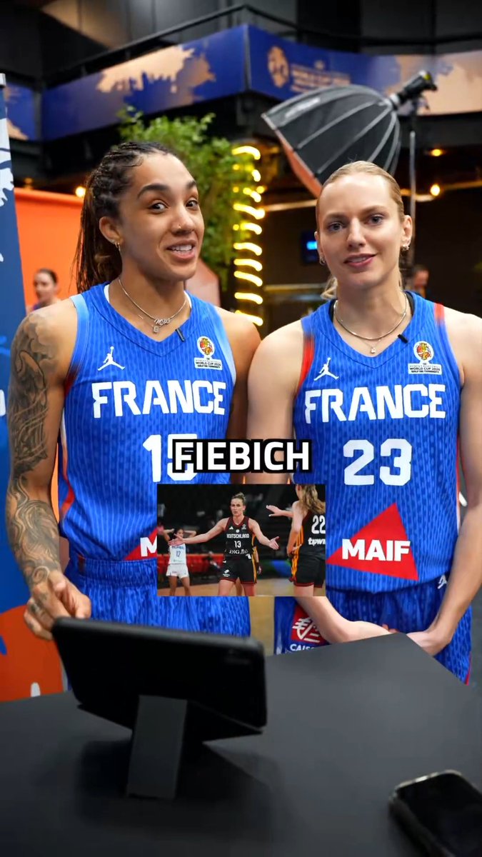 Cramming some German lessons with Marine, Gabby, Leo, and Nyara 🤓🇩🇪 #FIBAWWC
