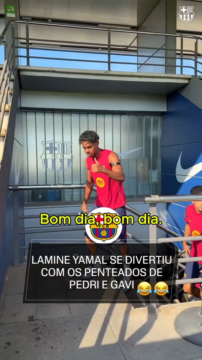 O LAMINE SE DIVERTE 🤣 🤣 Depois de Pedri e Gavi pagarem suas apostas por conta do título mundial da Espanha e pintarem o cabelo, Lamine Yamal não perdoou os jovens do Barcelona e os apelidou de "Chupa Chups", o pirulito! 📽️ @fcbarcelona #FutebolNaESPN #Barcelona