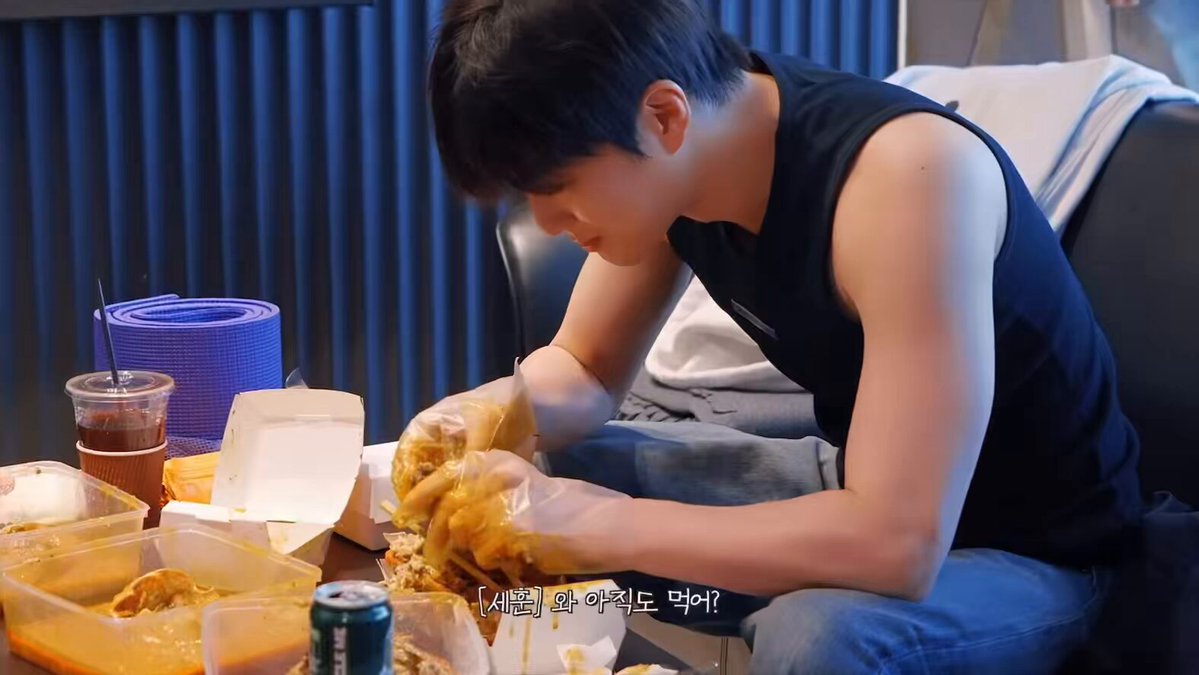 Not Sehun telling Junmyeon he’s going to become a crab and even asked him if he’s going to walk sideways later on when he came back and saw that Junmyeon was still busy eating the chilli crab 😅😭