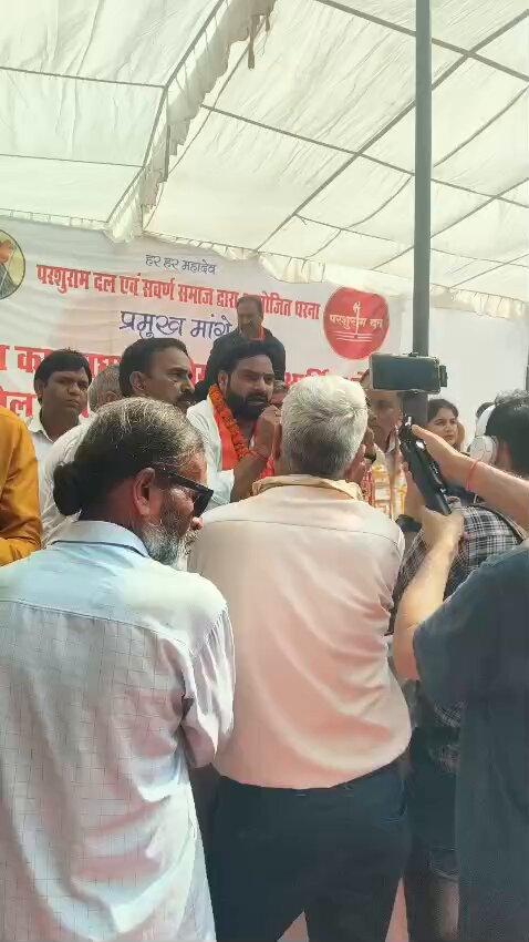 आज आरक्षण के खिलाफ जंतर मंतर से Parshuram Dal ने धरना शुरू कर दिया है।