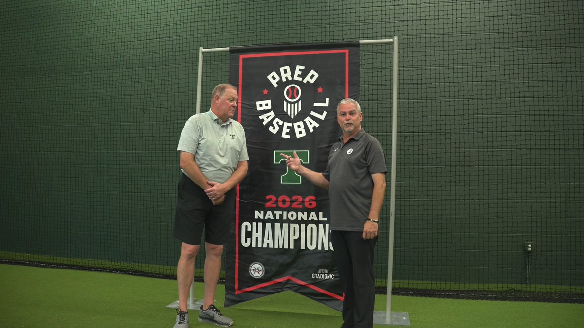 𝗔𝗻𝗼𝘁𝗵𝗲𝗿 𝗛𝗶𝘀𝘁𝗼𝗿𝗶𝗰 𝗦𝗲𝗮𝘀𝗼𝗻 𝗳𝗼𝗿 𝘁𝗵𝗲 𝗧𝗿𝗶𝗻𝗶𝘁𝘆 𝗦𝗵𝗮𝗺𝗿𝗼𝗰𝗸𝘀 ☘️ 🔋: Stadionic 🏟️ / Netting Professionals 🏟️ Prep Baseball Kentucky Director JT18 presented the 2026 Prep Baseball National Championship banner to Trinity HS Baseball head coach Rick Arnold and the Shamrocks over the weekend. Congratulations to Trinity on an incredible season! 👏